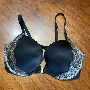 Victoria’s Secret very sexy plunge bra